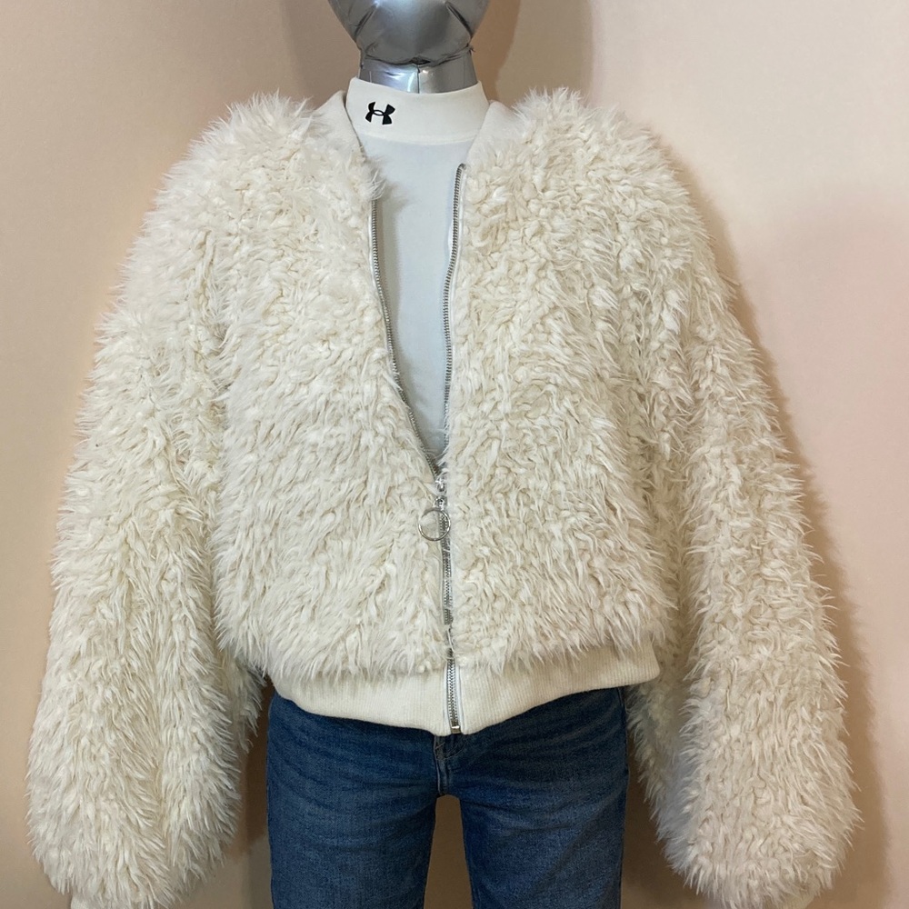 Women's Cream Faux Fur Zip-Front Jacket - Picture 5 of 13